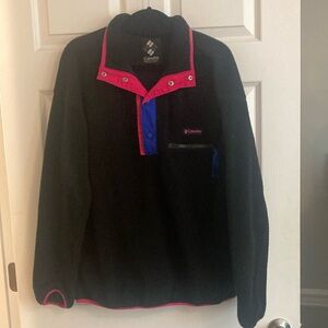 Columbia 3/4 snap. Labeled a M but fits really big. Black w/pink & blue trim.